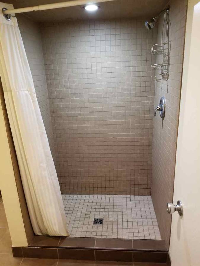 Shower - 1646 N Western Ave