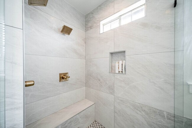 Building Photo - 8902 Feather Hill Rd