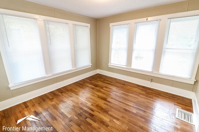 Building Photo - Great 5 bed home one block from City Park!