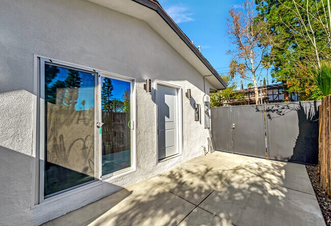 Building Photo - 5565 Ostin Ave