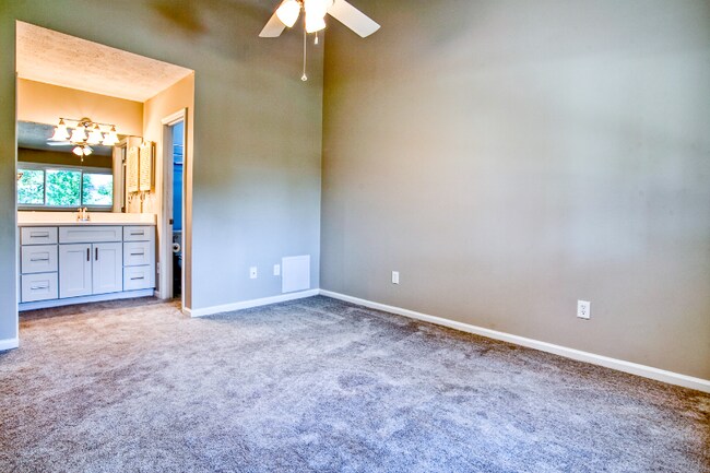 Building Photo - 617 13th Ave S