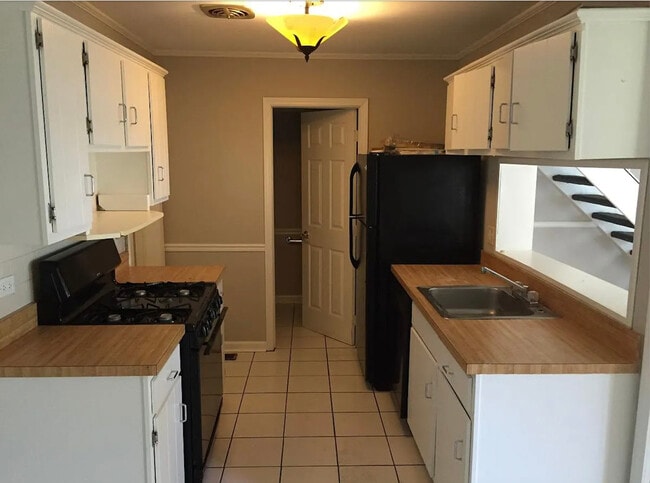 Building Photo - 206 Sunset Ct