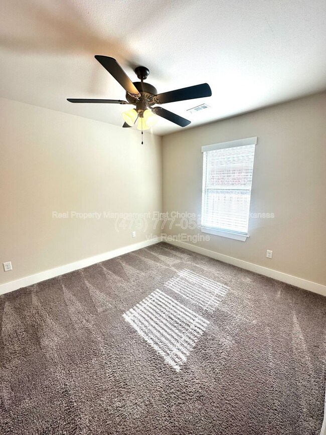 Building Photo - 3600 SW Brittany Rd