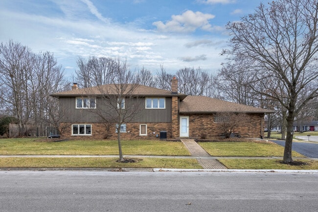 Building Photo - 641 Woods St