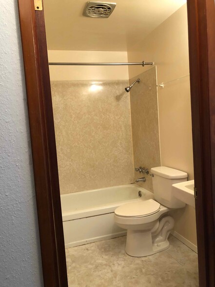 Bathroom - 8402 E McKinley Ave