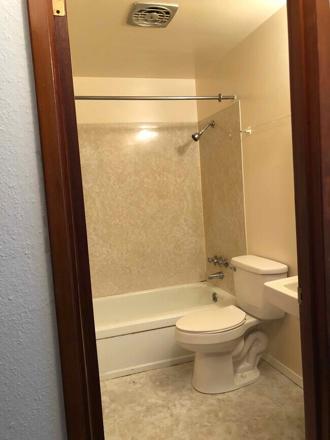 Bathroom - 8402 E McKinley Ave