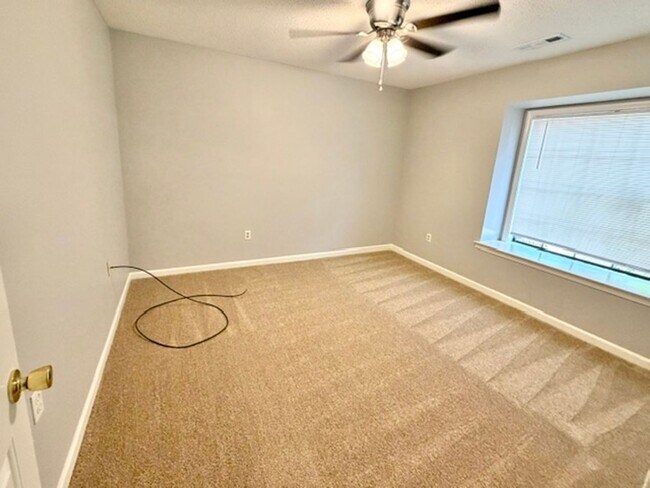 Building Photo - 8660 Edney Ridge Dr