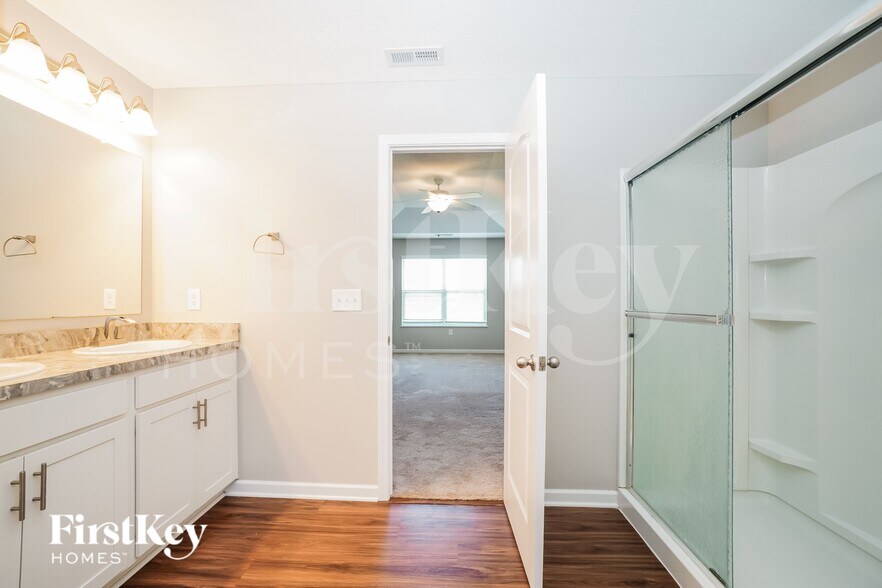 Building Photo - 5602 Tarboro Pl