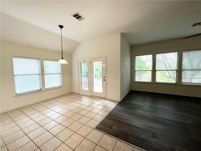 Building Photo - 507 Red Hawk Dr