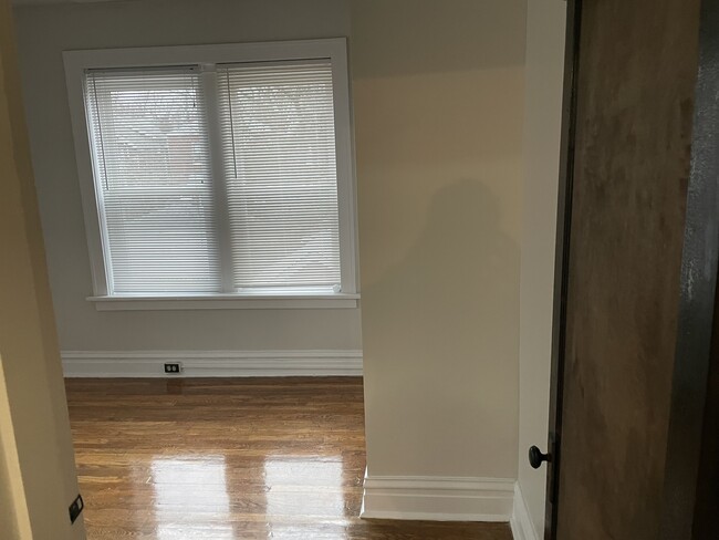 Rear bedroom - 5033 Devonshire Ave
