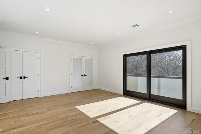 Building Photo - 31 Gedney Way