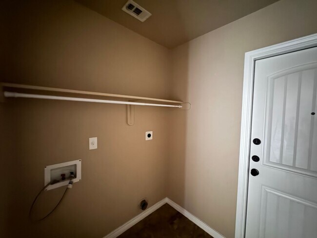 Building Photo - 708 Cody James Dr