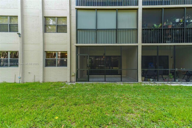 Building Photo - 511 Ives Dairy Rd