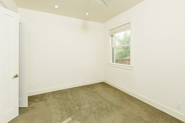 Building Photo - 972 Dolores St