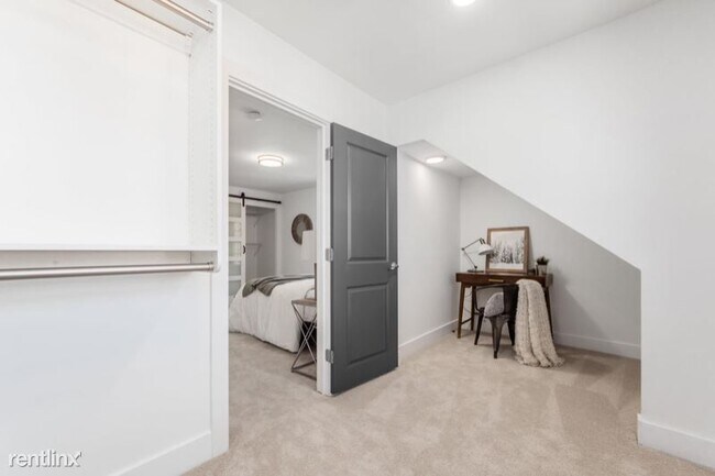 Building Photo - 4 br, 3.5 bath House - 481 Chilcote Ave