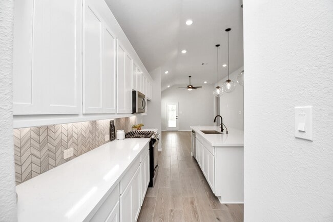 Building Photo - 19807 Palomino Pr Trl