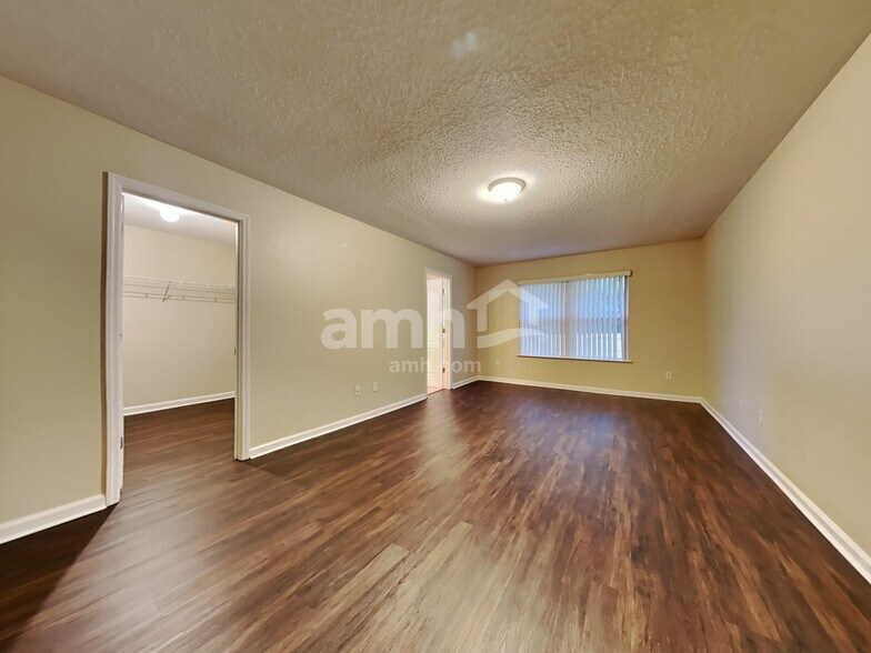 Building Photo - 11374 Brian Lakes Dr