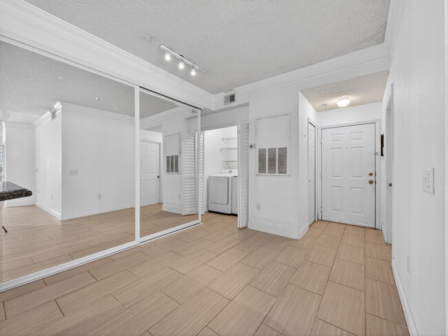 Building Photo - 13003 Plantation Park Cir