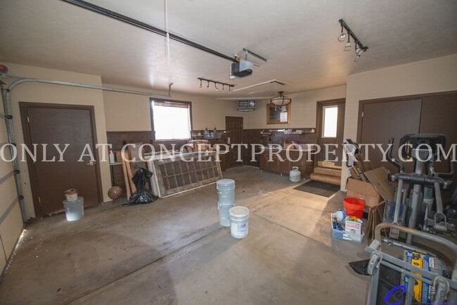 Building Photo - Attractive 4 Bed 3 Bathroom Home: Backing Park - 2 Car Garage