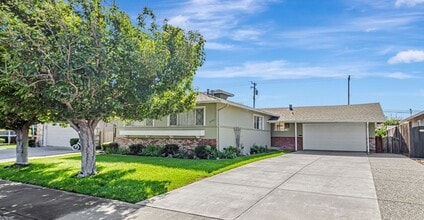 Building Photo - Charming 3-Bedroom 2-Bathroom Home in Sant...