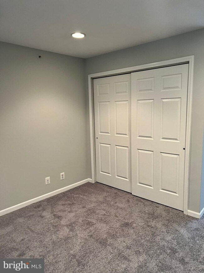 Building Photo - 5705 Chapman Mill Dr