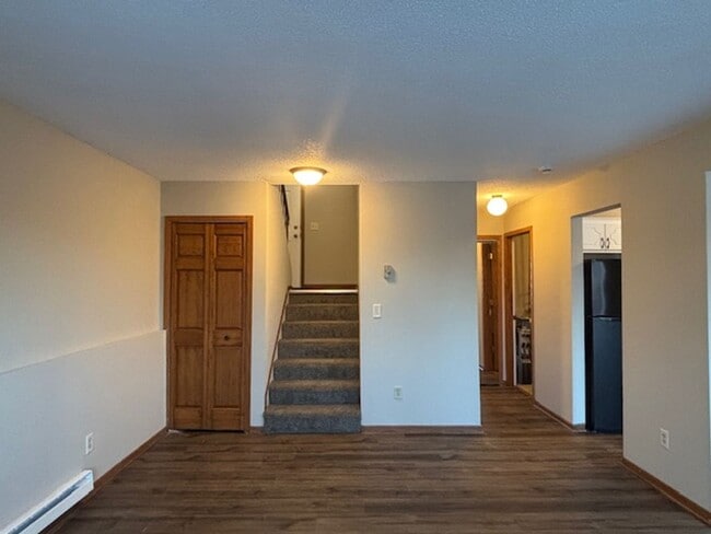 Building Photo - Awesome 2 BR/1.5 BA Townhome in St. Paul!