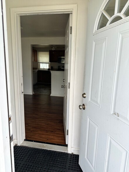 Building Photo - 9324 Phillip Ave