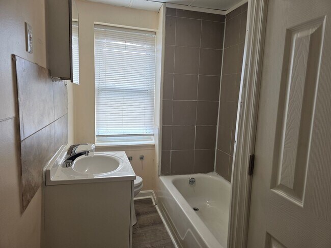 Building Photo - 100 N Franklin St