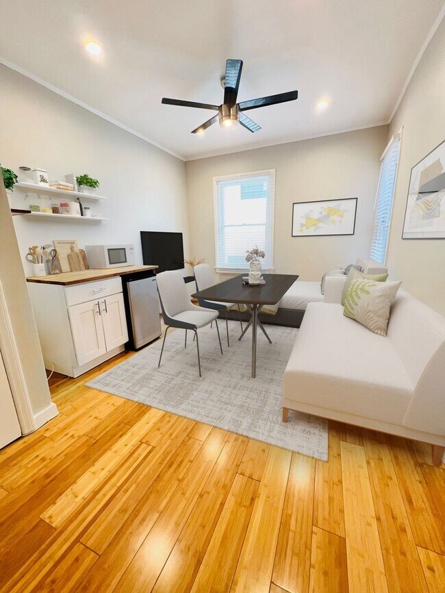 Interior Photo - Val D&#39; Kingsley LLC