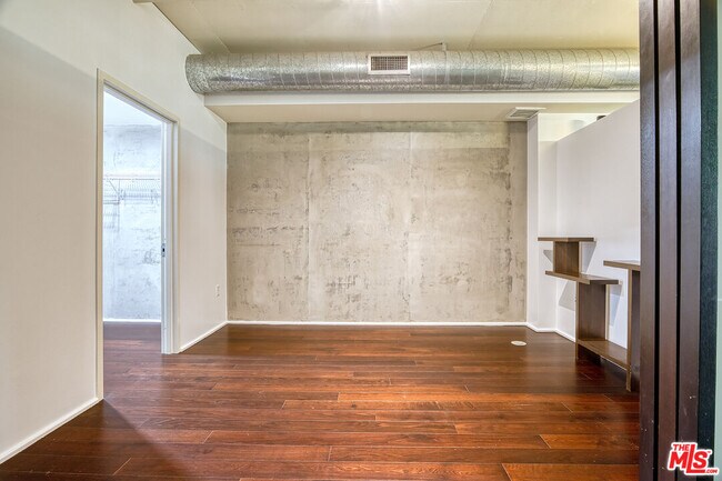 Building Photo - 1100 S Hope St