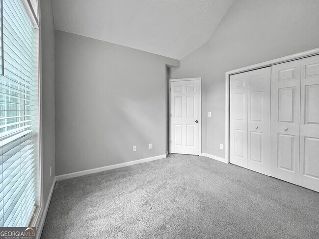 Building Photo - 6825 Wells Ct
