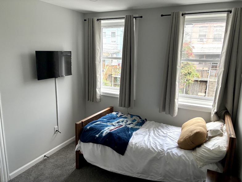 3rd Bedroom - 832 W 35th St