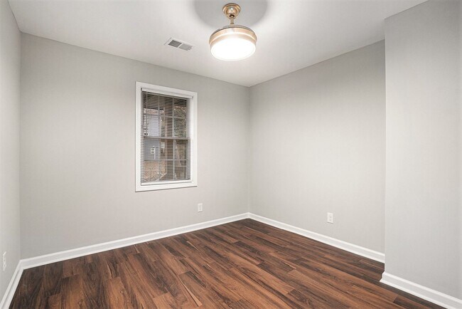 Building Photo - Affordable Co-Living in Atlanta's Upper Westside: 6-Bedroom Home