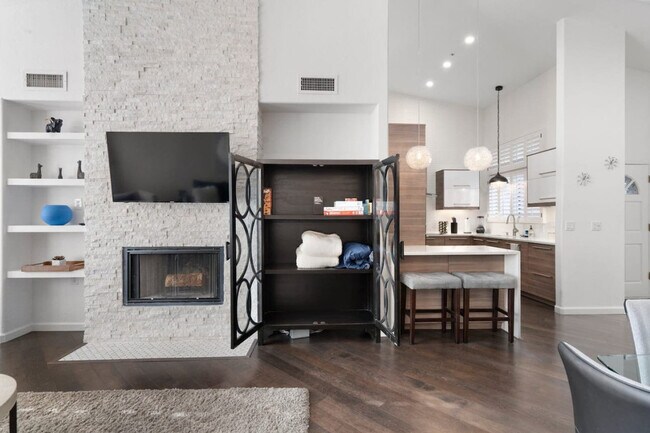 Building Photo - 7950 E Starlight Way