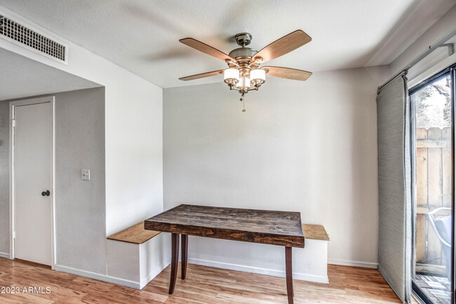 Building Photo - 4901 E Kelton Ln