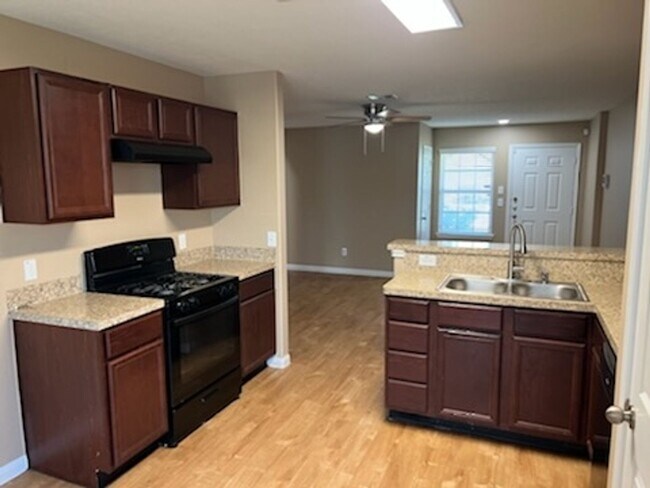 Building Photo - Elegant Living with 4 Bedrooms and 2.5 Baths in Houston, TX