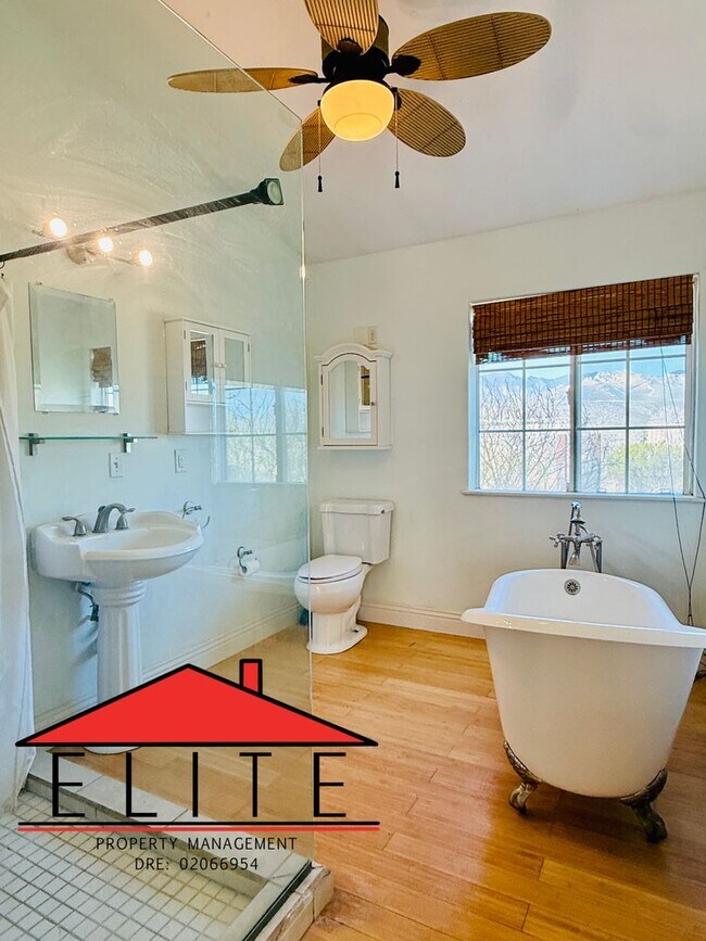 Building Photo - AVAILABLE NOW!!