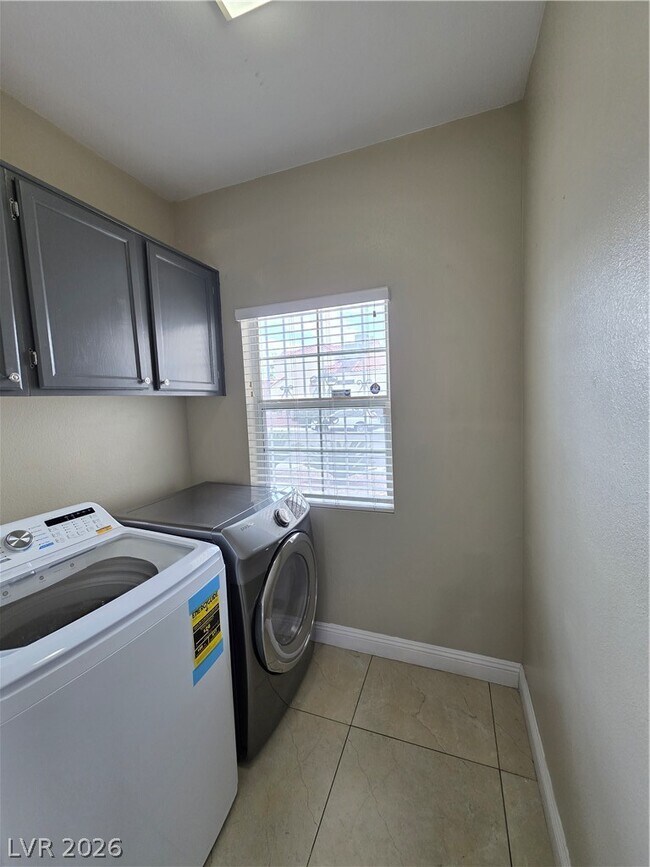 Building Photo - 2524 Silver Shadow Dr