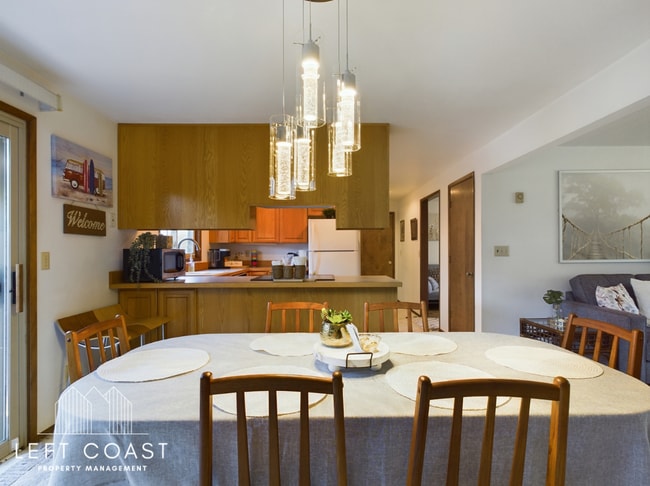 Building Photo - 890 SW 7th St