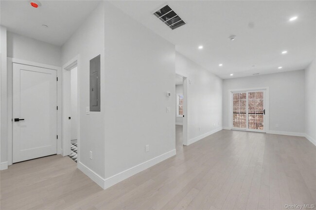 Building Photo - 10 Market St