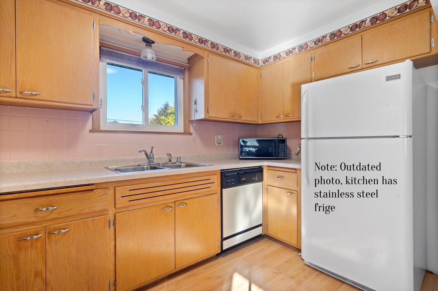 Kitchen - has STAINLESS STEEL Appliances - 1651 N 116th St