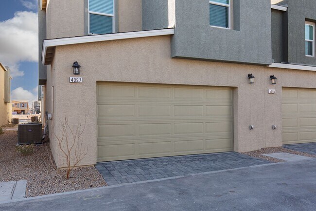 Building Photo - Stunning New-Build Townhouse in Growing 89139 Neighborhood