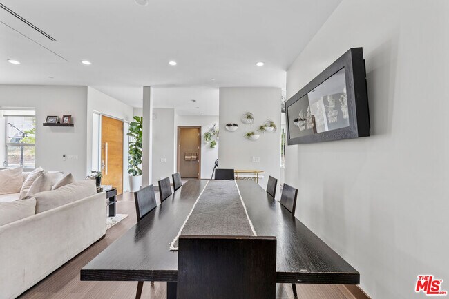 Building Photo - 16424 Marbro Dr