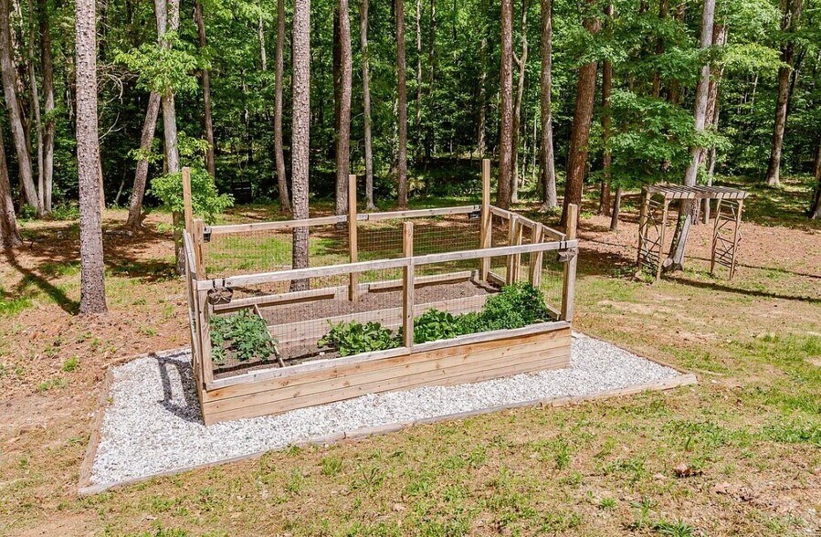 Building Photo - 421 Pagebrook Dr