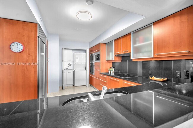 Building Photo - 1331 Brickell Bay Dr