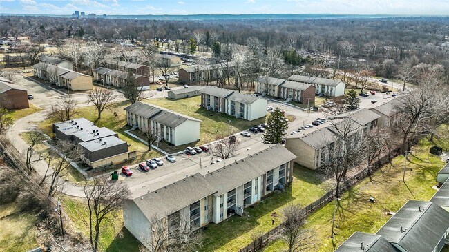Building Photo - 3771 Cornell Dr