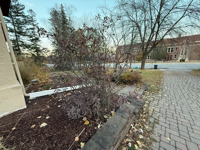 Building Photo - 4 bedroom, 2bath