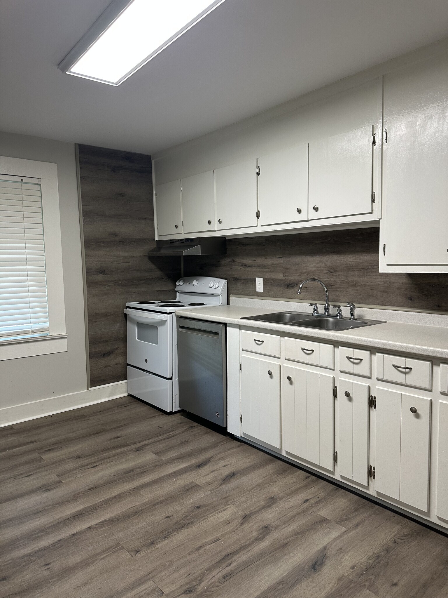 Building Photo - 615 Cassville Rd SE