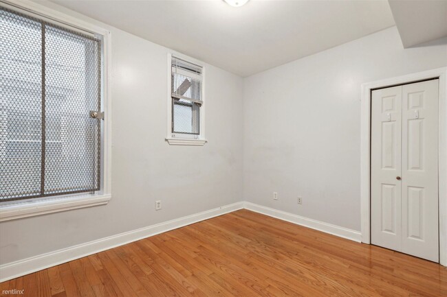 Building Photo - 3 br, 1 bath Triplex - 1729 W MONTGOMERY A...