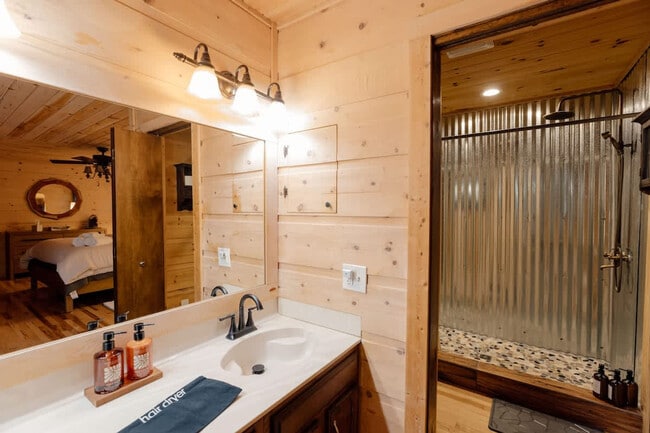 Building Photo - 521 Baywood Dr